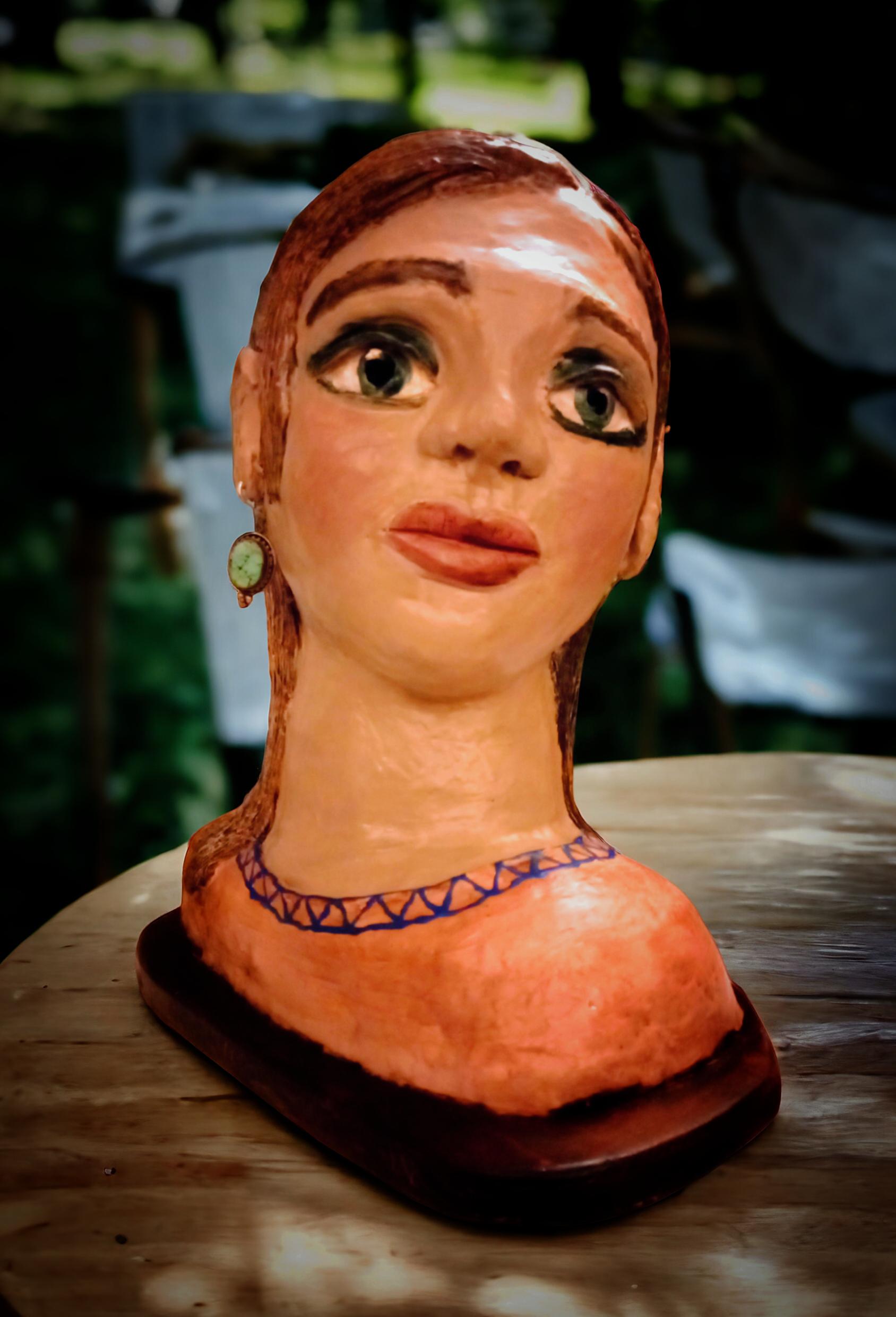 Frauenskulptur "Lucia"